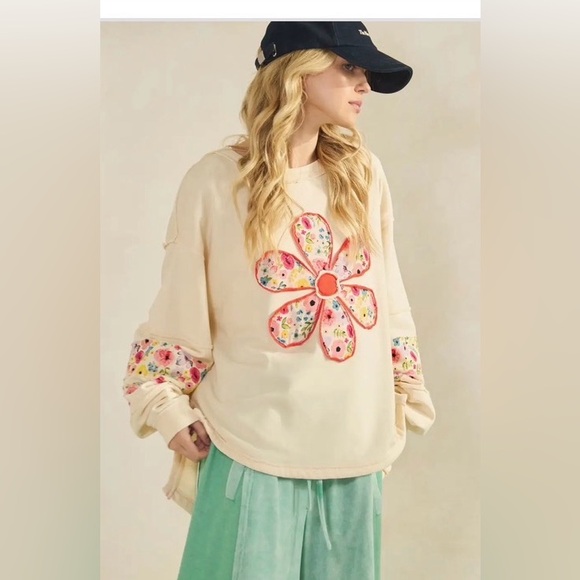 Sage & Fig Floral Cream Sweatshirt with Colorful Sleeves - Picture 3 of 4